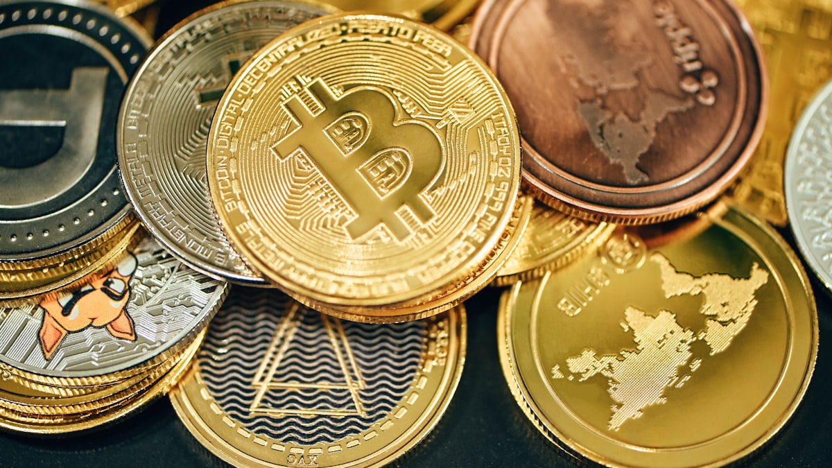 Un petit boîtier physique conserve les clés privées hors ligne, à l'abri des pirates : c'est le principe du portefeuille matériel popularisé par Ledger.
